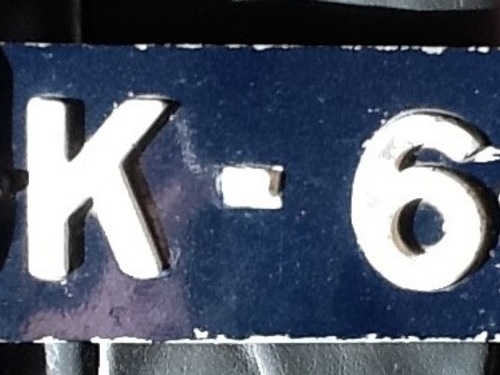 K-6, achterplaat van motorfiets uit verzameling van BE