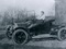 K-1, Spyker van F.D. Kolff v. Oosterwijk uit Kruiningen, aldaar in 1914 met een van zijn dochters achter het stuur. De achterbank is verwijderd en een linnen kap is op de voorbank gemonteerd.
Bron: collectie C. Komejan, via Sjaak v. Loo, Kruiningen
