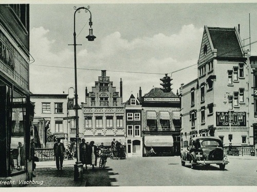 K-4564 van rederij Muller uit Terneuzen, ca. 1937 op de Visbrug te Dordrecht.<br />Bron: Regionaal Archief Dordrecht, foto 552_404172, fotograaf J v.d. Weg, via Sander v. Bladel<br />