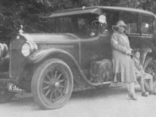 K-3221, Buick ‘27 van A. Staverman uit Vlissingen, ca. 1927 met zijn gezin en (met pet) F.W. v. Veenendaal uit Vlissingen.<br />Bron: collectie fam. Timmerman, via Frits Timmerman<br />