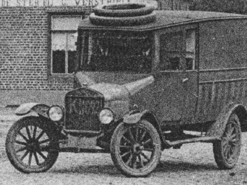 K-4092, Ford Model T van C.F. v. Overbeeke uit Terneuzen, ca. 1923 bij het grenskantoor in Eede.<br />Bron: Zeeuwse Bibliotheek/Beeldbank Zeeland, rec.nr. 4721, prentbriefkaart, foto Nels, G, de Lille.<br />