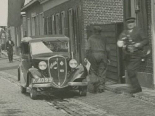 K-4099, Fiat Balilla van J. Torbijn uit Goes, ca. 1937 in de Dorpstraat in Lepelstraat (NB).<br />Bron: West-Brabants Archief, inv.nr. BOZ016002440, prentbriefkaart uit collectie HK Halchterth.<br />