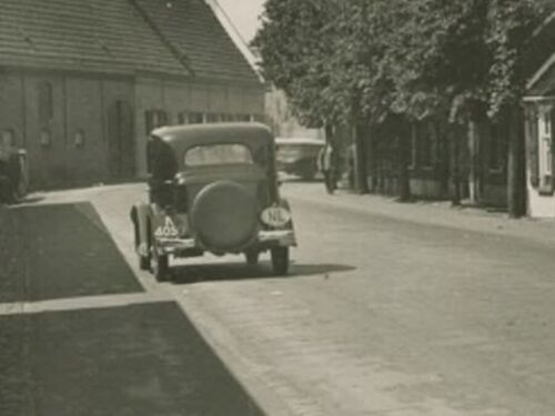 K-4099, Fiat Balilla van J. Torbijn uit Goes, geparkeerd aan het Moleneind te Terheijden, ca. 1934 op een van zijn zelfgemaakte prentbriefkaarten.<br />Bron: Zeeuws Archief, fotoarchief J. Torbijn, Goes, nr. TRH-P-13<br />