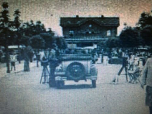 K-6920, Ford van E.A. Spelier uit 's-Heerenhoek, in 1934 op een K.N.A.C. ingerichte veiligheidslaan in de Stationsstraat, Goes.<br />bron: DVD Ons Zeeland 1934, foto OZ341147.jpg