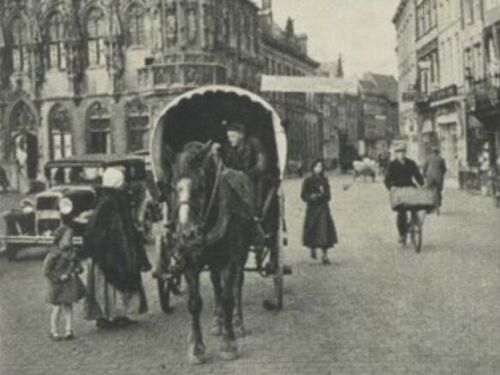 K-12136, Chevrolet 1929 van autohandel C.G.A. Huijbregts uit Middelburg op de Markt aldaar, april 1935.
Bron: Tijdschriftenbank Zeeland, Panorama Ons Zeeland 11-4-1935. 
