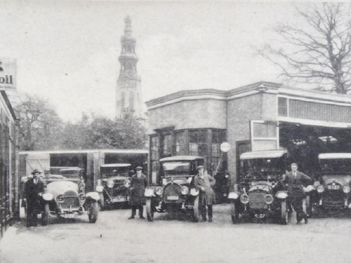 Caljouw en Blaas Automobielen, Noordstraat Middelburg. Vlnr: K-28 (Fiat 2B of 3A), K-235 (Hispano Suiza H6), K-1684 (Oldsmobile â€™19), K-127 (Brasier 6-p) en K-127 (Buick Srs D). 
Bron: beeldbank.zeeuwsebibliotheek, FO009989, fotograaf onbekend, ca 1926