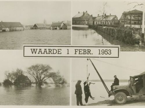 Waarschijnlijk K-23317, Dodge Beep van het Gemeentebestuur van Waarde, aldaar bij de nasleep van de watersnoodramp in 1953.
Bron: Zeeuws Archief, prentbriefkaart, fotograaf J. Torbijn, Goes, nr. WAA-P-50. 
