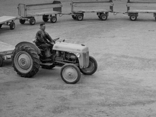 K-23417, Ford tractor van NV de Hoop te Terneuzen, ca 1950.
Bron: collectie Ad Willems, Terneuzen.
