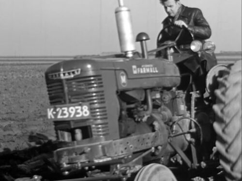 K-23938, Farmall tractor van A. Vermue uit Nieuwdorp, tijdens een  landbouwtentoonstelling van de ZLM in juni 1952 op Zeeuws Vlaanderen.
Bron: Zeeuws Archief, still uit film â€œHet land van Axel viert feest, 1952â€, doc nr.90
