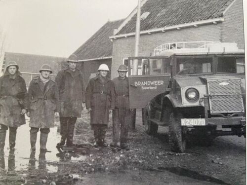 K-24070, Chevrolet C8A van de brandweer Baarland, ca 1953. 
Bron: Facebook, Brandweer Zeeland, zoals hij toen was en nu is, geplaatst door Henk Traas, 1-2-2023.
