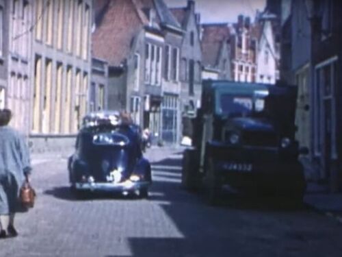 K-24332, GMC van M.J. Vaane uit Zierikzee, ca. 1953 aldaar.
Bron: still uit Trugkieke van Omroep Zeeland â€“ Oldtimers II. (Kever PP-58-57 rijdt net weg).
