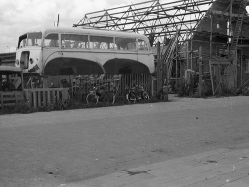 Ex K-24761, carrosserie van Ford/Werkspoor bus 15 van Gebr. v. Fraassen uit Vlissingen, ca. 1954. 
Bron: collectie S.O. de Raadt, via JvE
