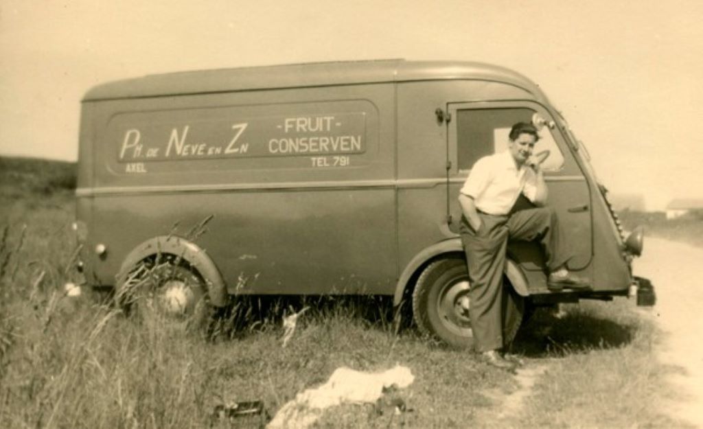 Mogelijk K-24788, Renault 1000 kg bestelauto van Ph. De Neve en Zn uit Axel, ca. 1951. 
Bron: Facebook, Frank Deij, geplaatst 16-2-2022. 