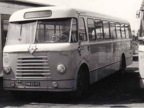 NB-25-95 (ex K-25000), Guy bus â€œZwaanâ€ van de ZVTM uit Terneuzen, ca. 1956 met een vernieuwde carrosserie.
Bron: Facebook, 100 jaar transport in Zeeland, geplaatst door Arno v.der Giessen, 9-3-2022. 
