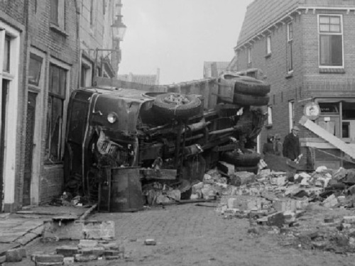 K-25228, Panhard vrachtauto van S. Hart uit Renesse, 2 febr. 1953, Korte Groendal, Zierikzee. 
Bron: Zeeuwse Bibliotheek/Beeldbank Zeeland, rec.nr. 24649, Prentbriefkaart, fotograaf Kees Molkenboer.