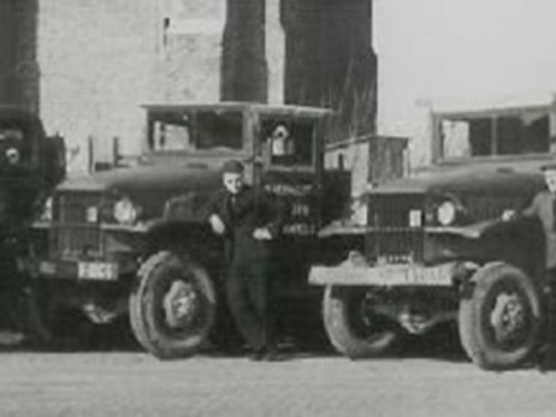 K-25333, tussen andere GMC's van A. Verhulst uit Westkapelle, ca. 1950.
Bron: http://www.gmccckw.nl/tekstpagina's/textpages_ENG/tippers.htm
