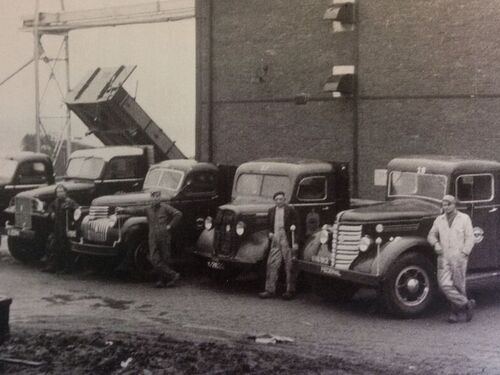 5 vrachtautoâ€™s van de CZAV in 1952, vlnr GMC K-25393, GMC K-25394, Chevrolet K-22017, Bedford K-22016, Federal K-16912.
Bron:  75 Jaar Transport in Zeeland e.o., deel 4, door Ko Koster, nov. 2002, Graf. Bedr. Pitman Goes
