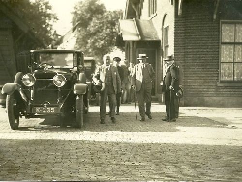 K-235, Hispano Suiza van burgemeester P. Dumon Tak uit Middelburg, ca. 1924. 
Bron: www.onbekendinnederland.nl/images/g-4611.jpg, via J.J. Hoefnagel en Berry Meester. Fotograaf Cornelisse, Middelburg
