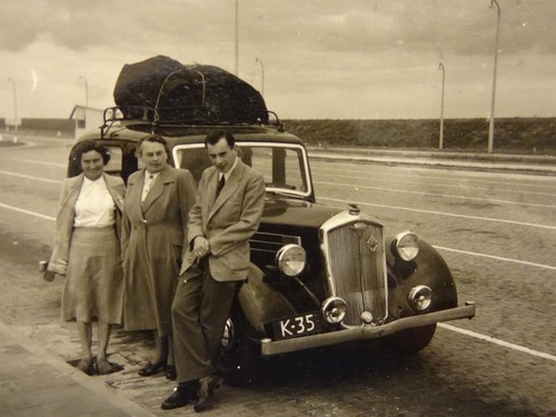 K-35, Wolseley van F.M. Franken uit Goes, ca. 1948 te Kruiningen.  
Collectie Th. Franken-Postma