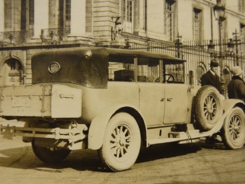 K-269, Talbot cabriolet van A. v.d. Have uit Kapelle, op reis met fam. Lenshoek op 23-3-1928 te Dijon.
Bron: collectie Fam. Lenshoek, Kloetinge
