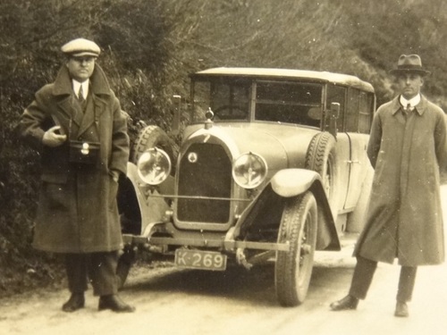 K-269, Talbot cabriolet van A. v.d. Have uit Kapelle, op reis met fam. Lenshoek op 23-3-1928 tussen Dijon en Aix-les-Bains.
Bron: collectie Fam. Lenshoek, Kloetinge