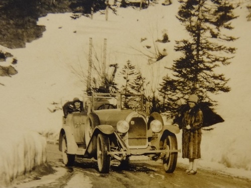 K-269, Talbot cabriolet van A. v.d. Have uit Kapelle, op reis met fam. Lenshoek op 24-3-1928 op de Col de Porte (1325m) bij Grenoble.
Bron: collectie Fam. Lenshoek, Kloetinge