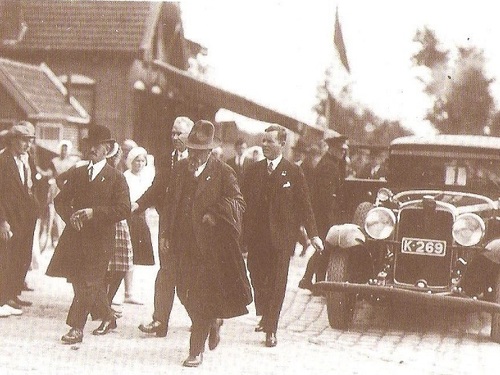 K-269 van A. v.der Have uit Kapelle, aldaar 1934 bij een fruittentoonstelling.
Bron: Kapelle en Biezelinge toen en nu, door G.J. Lepoeter, uitg. Van Geyt 1990
