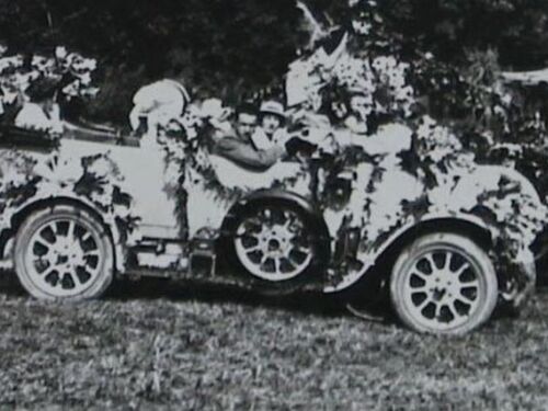 K-28, Fiat van Mr. J. Adriaanse uit Middelburg, tijdens de Nationale Concours Hippique aldaar op 3-8-1916, waarmee hij de 3e prijs behaalde.
Bron: Zeeuwse Bibliotheek, Beeldbank Zeeland inv.nr. 11975, fotograaf onbekend. 
