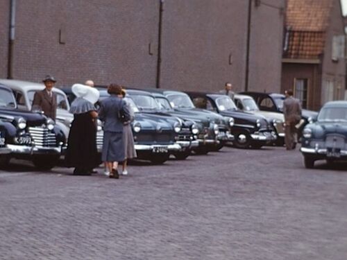 K-24647, Ford Taunus 12M â€˜52/â€™54 van P.I. Goedhart uit Zierikzee, in 1954 bij een rit van de kring Westelijk Zuid-Beveland van de ZLM.
Bron: Zeeuws Archief, still uit film ZLM journaal 1954, deel 1, documentatie nr. 57, maker W.C. Sinke.
