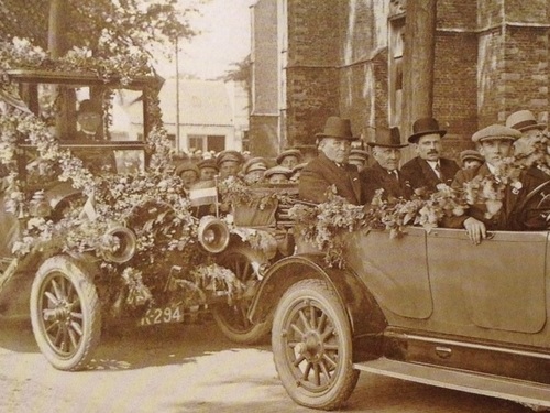 K-294, Overland landaulet â€™15 van L.M. Blom,  Haamstede, mei 1918.
bron: â€œTrugkieke in de historie van de bijzondere duindorpen Burgh & Haamstede, e.a.