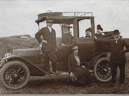 K-294, Overland landaulet van L.M. Blom uit Haamstede, ca. 1915.
Bron: collectie Wim de Vrieze, Haamstede
