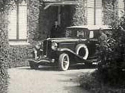 K-299, Auburn van J.J. v.der Harst uit Koudekerke voor diens villa aldaar aan de Brouwerijstraat, ca. 1935. 
Bron: www.koudekerke.info, collectie Van der Harst. 
