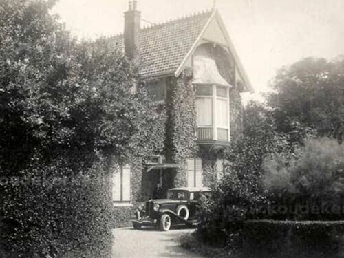 K-299, Auburn van J.J. v.der Harst uit Koudekerke voor diens villa aldaar aan de Brouwerijstraat, ca. 1935. 
Bron: www.koudekerke.info, collectie Van der Harst. 
