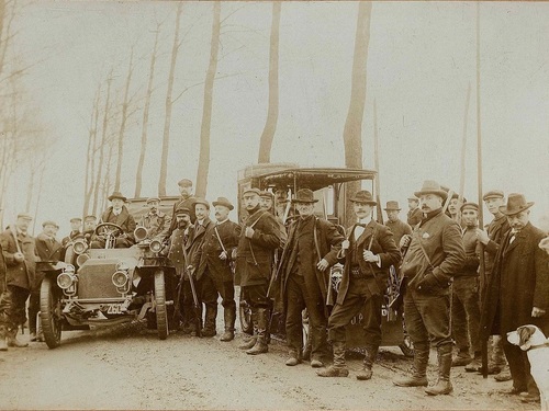 Mogelijk zien we hier Z602, de Vivinus van Fernand Hombach, die later K-3 zou worden, tijdens een jagersdag in dec 1905, samen met Z603. 
Bron: fotoarchief gemeente Tholen, via FvdK. 